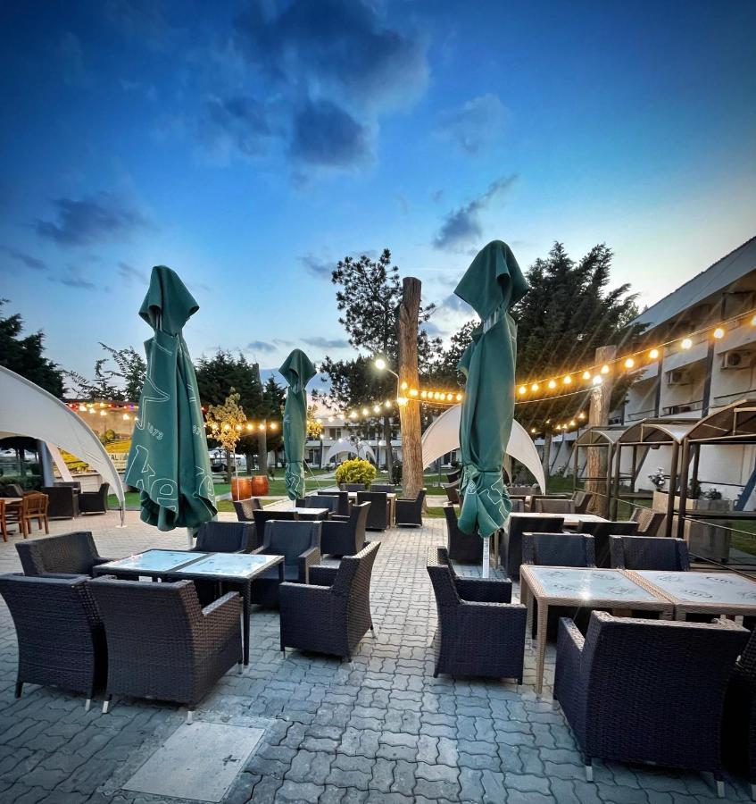 Voila Mamaia Hotell Exteriör bild