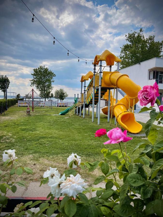 Voila Mamaia Hotell Exteriör bild