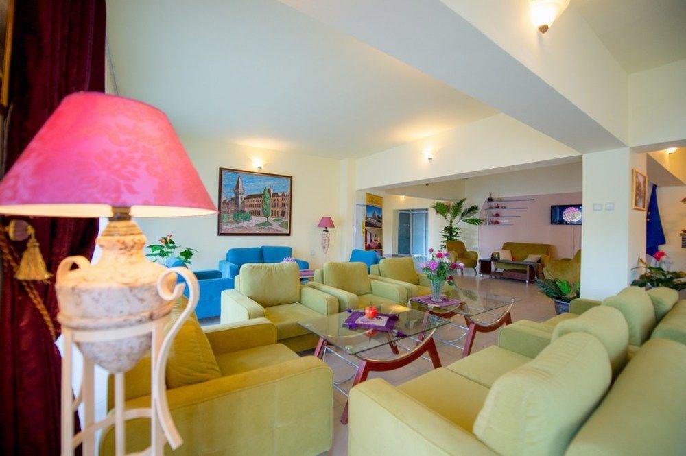 Voila Mamaia Hotell Exteriör bild